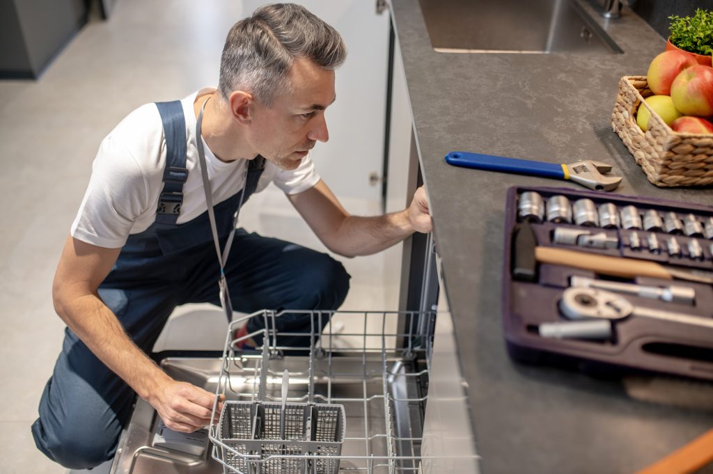 Dishwasher repair and installation service